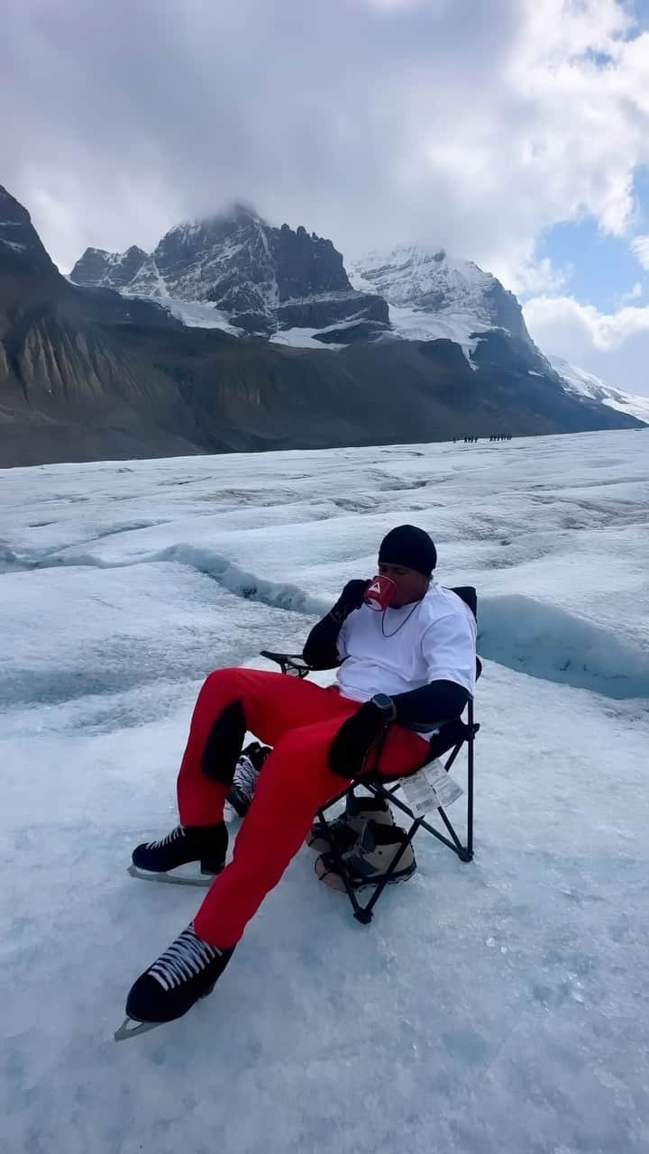 エラッジ・バルデのインスタグラム：「A few new facts I learned while spending time at the Athabasca Glacier:  -This year alone it has lost 9 vertical meters of ice. Which is a new record and blows away all other records on this glacier.  -In a few decades, most glaciers in the Canadian Rockies will be completely gone due to climate change.  *Note - Skating on a glacier can be extremely dangerous if done in the wrong area and due to the rough terrain on skates. We had an experienced team of people with us who scouted the area and took the precautions necessary for the utmost safety. Trying this yourself is strongly not advised.」