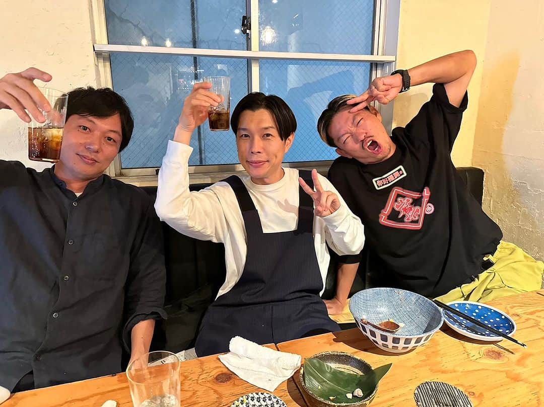 伊藤千秋のインスタグラム：「プライベート岩井勇気😎 仕事終わりにK3会🌎 二人の仕事の話を聞いて良い刺激になりました😁 皆んなでできる事、自分にしかできない事、楽しみが増えて来ます！ 応援宜しくお願い致します！ @speedovers_k3  @iwaiyuki_neko  @claps_entertainment  #害虫駆除の社長 #埼玉県上尾市原市 #INLINESKATE」