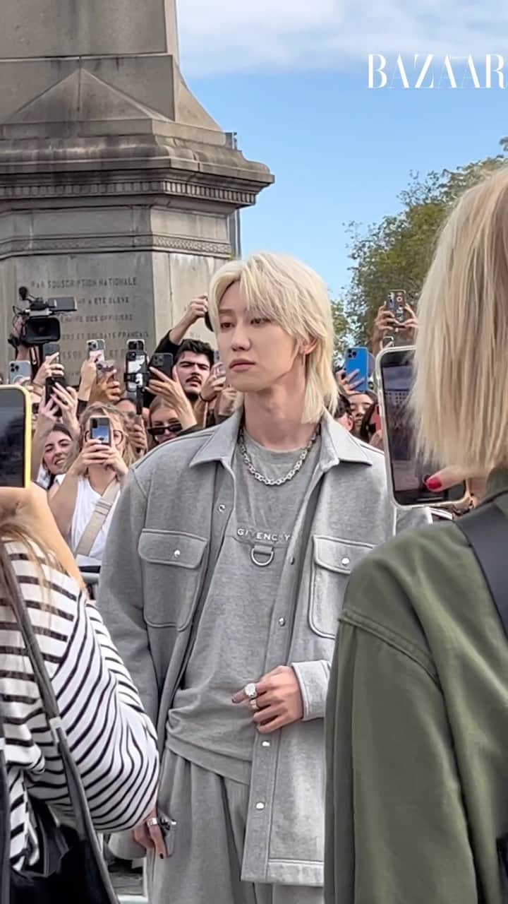 のインスタグラム：「#SEVENTEEN の#THE8 がジバンシィのショーに来場！ オールグレイルックでファンの声援に温かく答えた✨🖤　  #minghao  #セブチ　#givenchy #ジバンシィ」