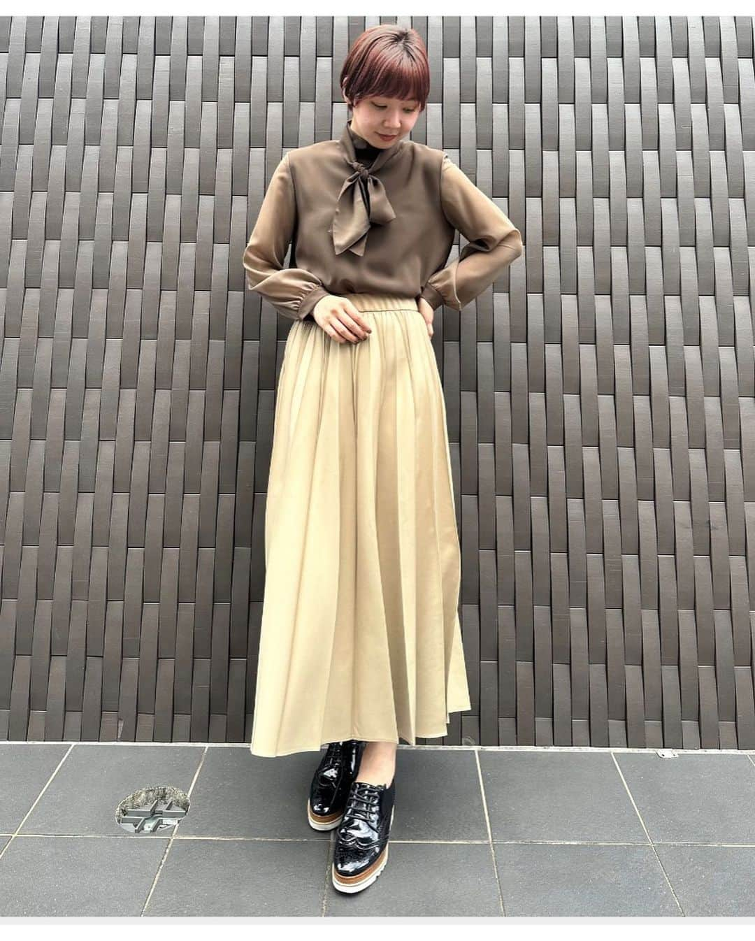 LUMINOSO COMMECAさんのインスタグラム写真 - (LUMINOSO COMMECAInstagram)「〈Airy Chino Clothes プリーツスカート〉  存在感のあるモードなワイドプリーツスカートはシンプルなコーディネートも様になる1着。  ジャケット合わせでお仕事着としでもおススメです。  price→¥30,800  color→ beige.navy   #luminosocommeca #ルミノーゾコムサ #秋冬コーデ #お仕事着 　#ワイドプリーツ #新宿髙島屋　#有楽町丸井 #池袋東武　#パルコヤ上野 #グランデュオ立川  #札幌丸井今井　#静岡伊勢丹 #阪神梅田　#あべの近鉄 #神戸阪急　#博多阪急」9月28日 23時04分 - luminosocommeca_official