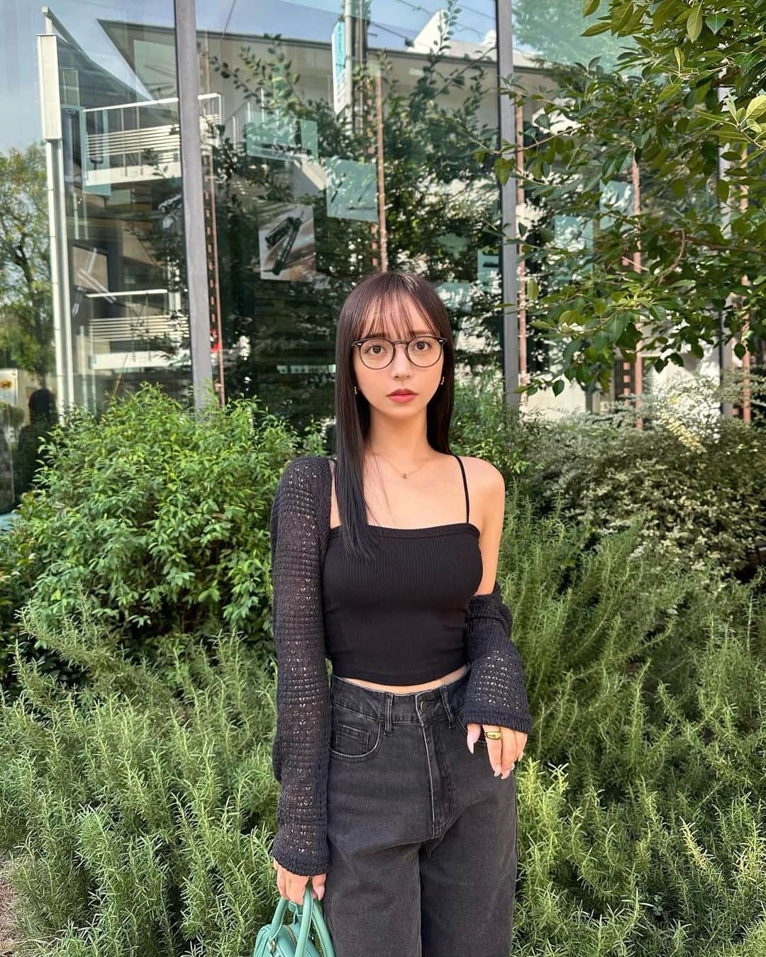 平尾優美花（ゆみちぃ）のインスタグラム：「@shein_japan で組んだコーディネート🖤 アイテムひとつずつが、それぞれ着回しで使えそうで当たり💯  商品番号⬇ 9938814 21696221 16480219  クーポンコードで是非お買い物してね！  💳：LOVEDAZY271 お買い上げ金額1～5,999円まではセール価格より15%OFF、6,000円以上は20%OFFが適用される。 10月末日まで❣️  @dazy_fashion #SHEINDAZY#DAZY#SHEINforAll#ootd」