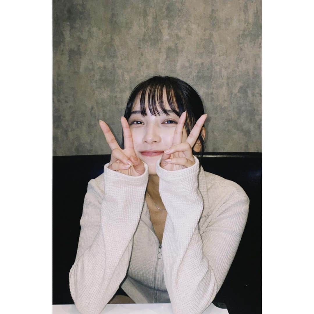 速瀬愛さんのインスタグラム写真 - (速瀬愛Instagram)「･ ･ ･  速瀬、22歳になりました ✌︎✌︎ 沢山のメッセージありがとうございます ☺︎ 周りの方に、環境に、恵まれて 日々沢山の愛と幸せに包まれてます 私の人生を豊かにしてくれてありがとう 何かの形で返せるように。 22歳もよろしくお願いします✌︎✌︎ ･ ･ ･」9月28日 23時06分 - ai_hayase_official