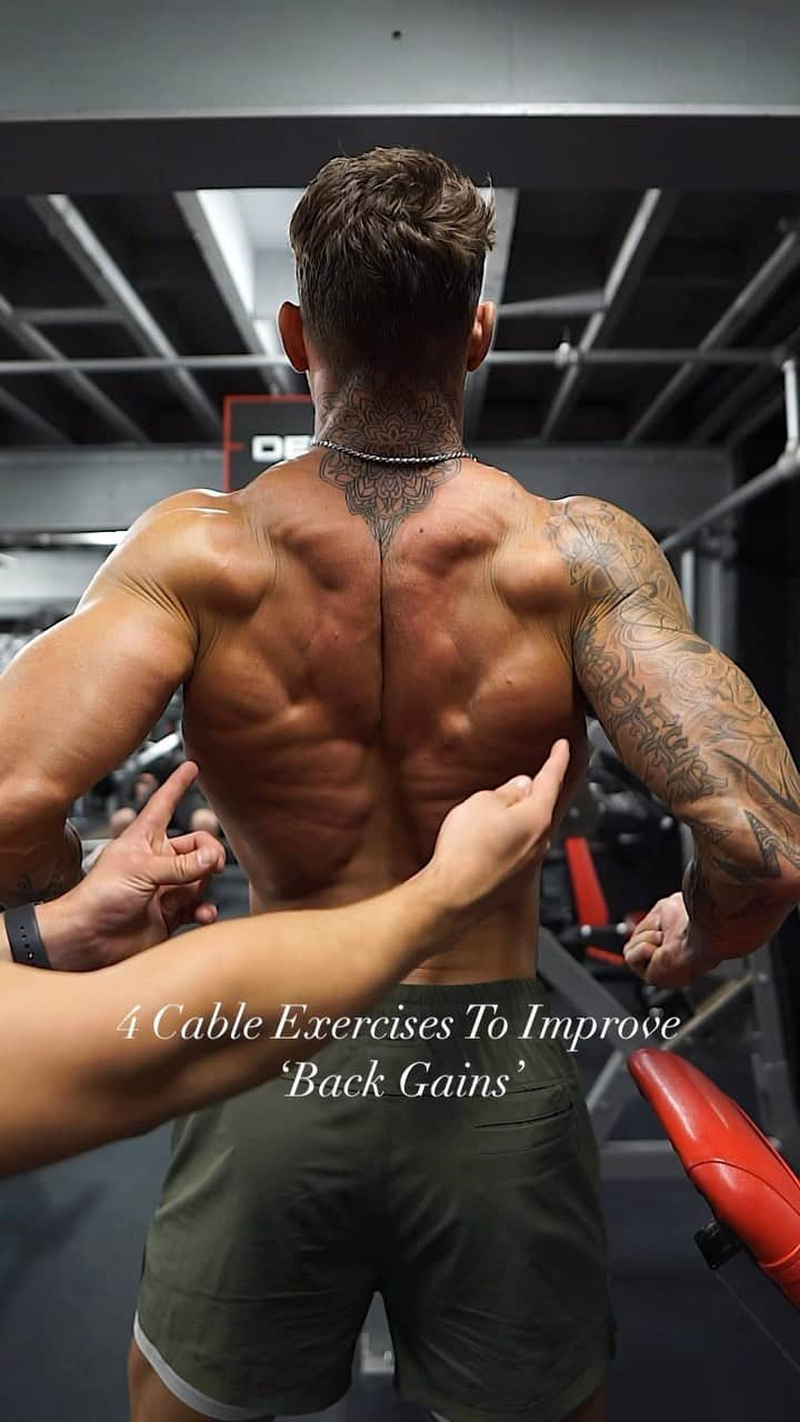 ロス・ディッカーソンのインスタグラム：「Improve your ‘Back Gains’ with these 4 cable exercises💪 #backday」