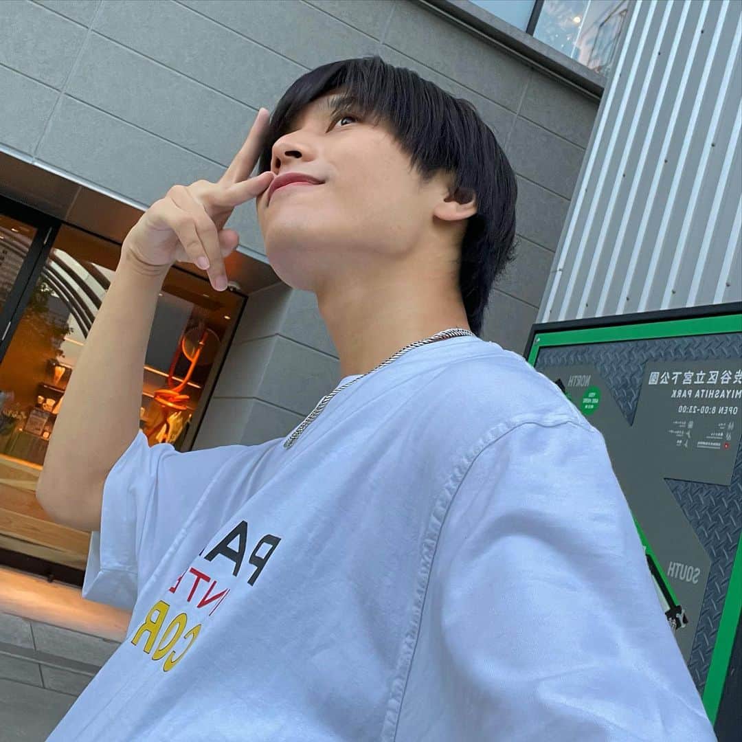 のインスタグラム：「俺のエラ下から見るか横から見るか  #02 #tokyo #japan #shibuya #fyp #fashion #いずはる #飯泉遥斗 #バイプロテア」