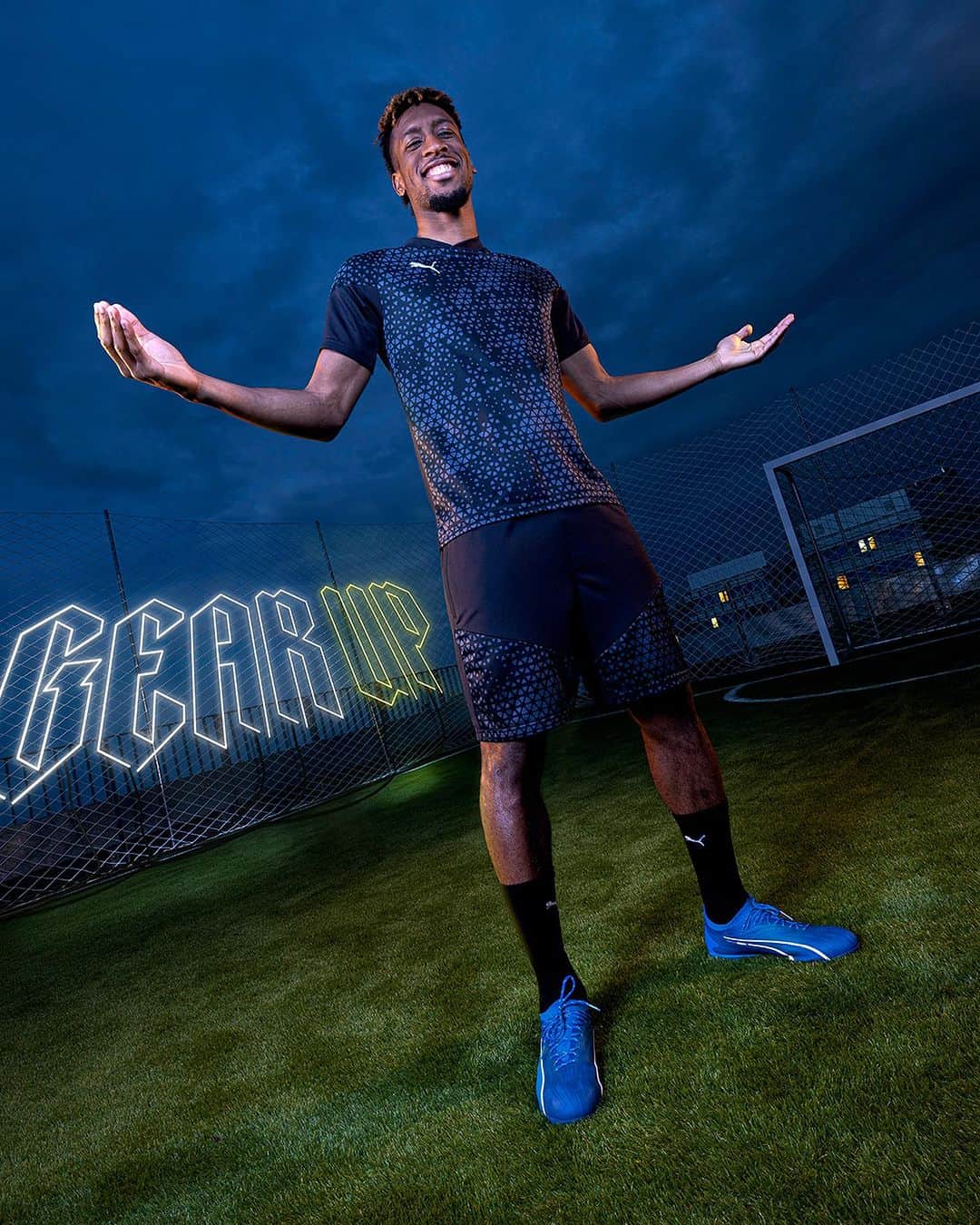 PUMA Footballさんのインスタグラム写真 - (PUMA FootballInstagram)「No slow mo 💨🤫 @king   New ULTRA, available now on PUMA.com.」9月28日 23時10分 - pumafootball