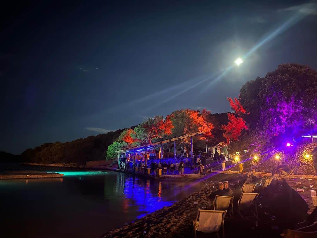 KanaKatanaのインスタグラム：「I refrained from posting anything festive due to my close friend's passing back in LA while I was in Romania. after taking time to mourn for a couple of weeks, finally sharing some memories from @dimensionsfestival   In beautiful Croatia, at the festival I’ve been wanting to visit, and dancing to incredible music, there were moments I needed to process emotions. This one hit very hard for various reasons. I cheered for him in the sky many times, redirecting grief to tribute– he loved dance music  Mental health matters and it’s probably the most important thing to take care of, both for ourselves and for those we can reach out to. I’m grateful for those who held space for me on the last day after the festival in the early morning when I felt vulnerable to a mixture of emotions, knowing that soon I would be heading back to LA and going to the memorial. Here is to John, his boundless energy🥂  I cherish the experiences, music, friends, incredible artists, scenery, and all the encounters there. While I didn’t capture much, here are some of my favorite moments out of many, gathered from my partner and friends. Such an amazing festival, can't wait to go back 🫂☺︎」
