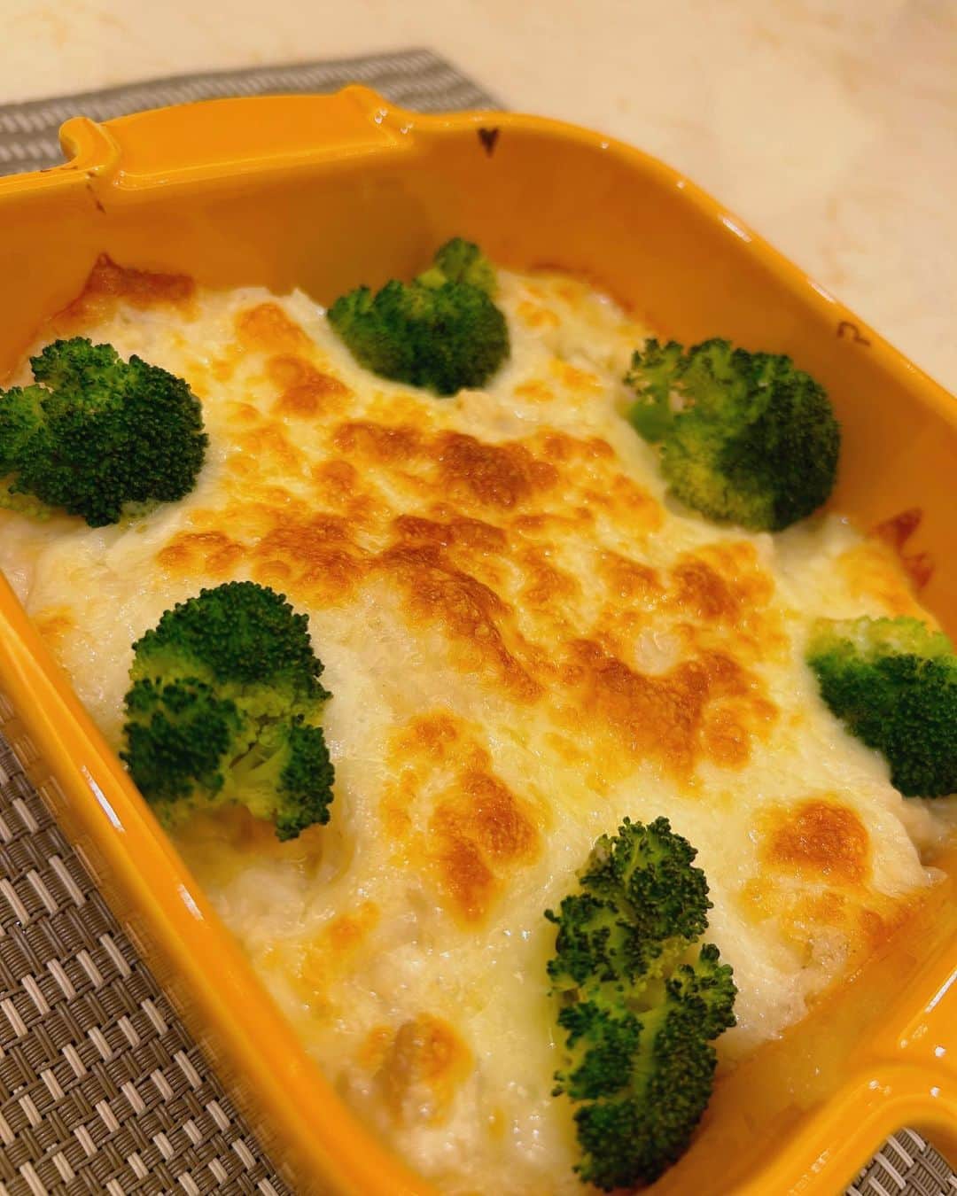 のインスタグラム：「最近のもぐもぐ写真色々。  夜は娘の好きなチキンドリアとトマトスープなど作りました☺️ (悪阻の時期から、まだなかなか食べられないものもあるのですが、かなり色々食べられるように☺️🚶‍♀️✨食べ過ぎ注意ですね🏃‍♀️) と、いつかの娘の好きなみたらし団子をおやつに買ってきてご満悦でした🫶👧 と、 いつかのカフェのフレンチトースト。 寝る前に食べ物投稿でした笑  #最近のもぐもぐ #おうちご飯 #チキンドリア #お団子好きな娘 #皆さん今日も1日お疲れ様でした」