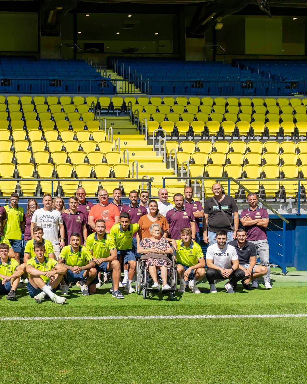 ビジャレアルCFさんのインスタグラム写真 - (ビジャレアルCFInstagram)「¡Pistoletazo de salida a Endavant Igualtat 2023/24 🎉!  El Villarreal CF ha celebrado un acto de inauguración en el Estadio de la Cerámica junto a las asociaciones participantes en el programa  #Endavant 💛」9月28日 23時28分 - villarrealcf