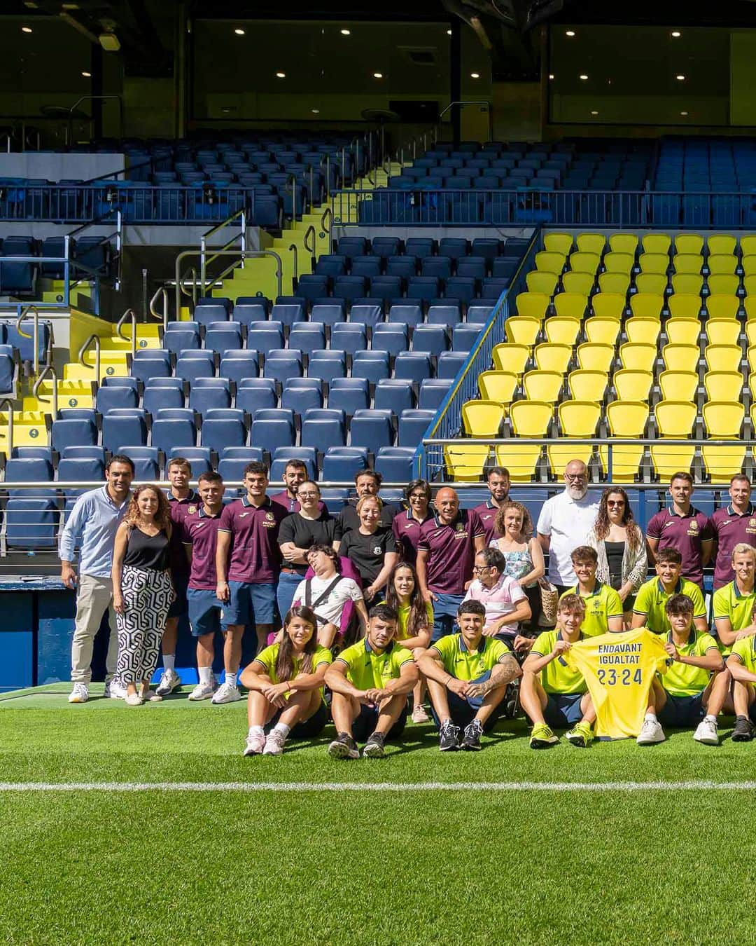 ビジャレアルCFのインスタグラム：「¡Pistoletazo de salida a Endavant Igualtat 2023/24 🎉!  El Villarreal CF ha celebrado un acto de inauguración en el Estadio de la Cerámica junto a las asociaciones participantes en el programa  #Endavant 💛」