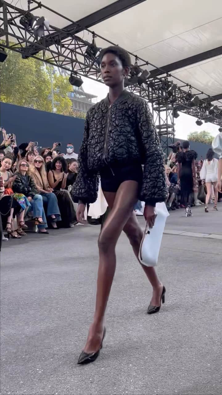 AnOther Magazineのインスタグラム：「An energetic live performance by @gres_mangueira closes the @Chloe Spring/Summer 2024 show – @gabrielahearst’s last at the French fashion house ❤️  🎥 by @alexanderfury and @emmaedavidson」