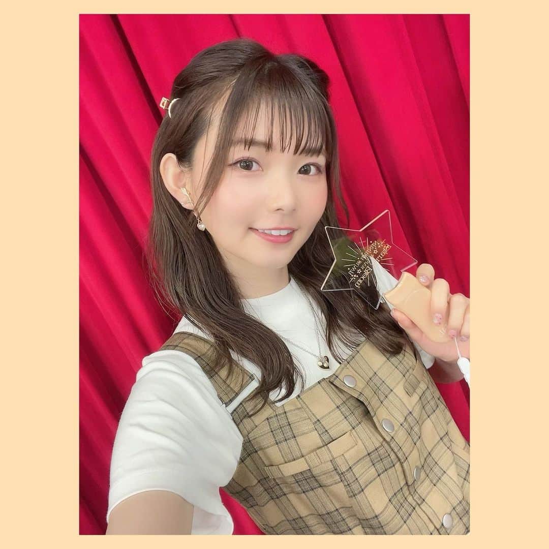 諏訪ななかのインスタグラム：「#諏訪七課 第27話ありがとうございました〜🌟 久しぶりにグッズの紹介したりしたよ🌠  2枚目の写真は草刈ってるとこꉂ‪🌱‬」