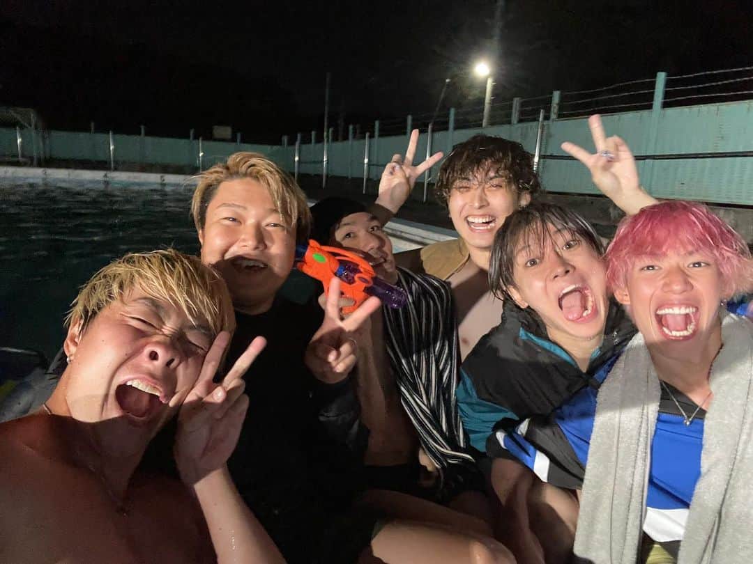 まことさんのインスタグラム写真 - (まことInstagram)「最高の夏を過ごせました🏝️  #スカイピース #スカイチーム #24時間プール生活 #夏企画」9月28日 23時40分 - skyteam_makoto