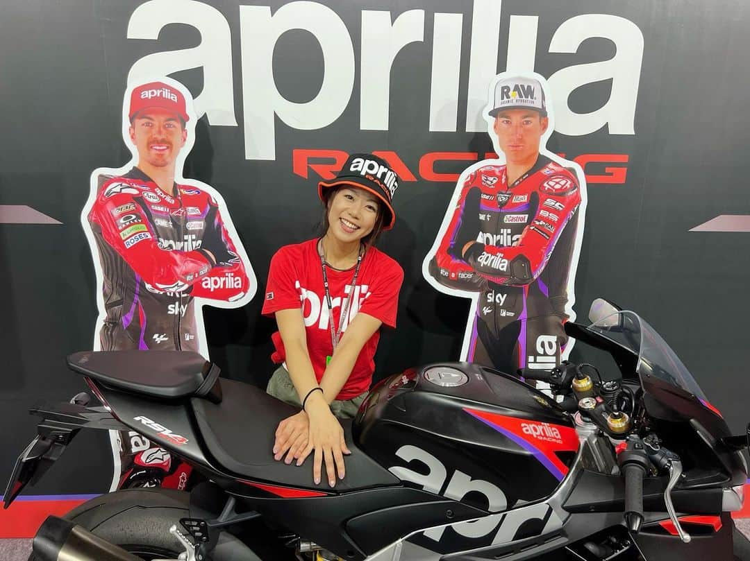 木村亜美さんのインスタグラム写真 - (木村亜美Instagram)「今週末！MotoGP™︎日本グランプリにご来場予定の皆さま😊アプリリアブースにぜひ遊びに来てください🔥✨️  @apriliajapan  @aprilia   #MotoGP  #Aprilia #JapanGP #apriliaJapan # motogp  #motogpjapan #アプリリア #apriliajapan  #apriliarider  #apriliagirl  #apriliatuono  #apriliaracing  #italianmotorcycle  #italianbike  #apriliagram  #モビリティリゾートもてぎ  #木村亜美」9月28日 23時44分 - ami_kimura0327