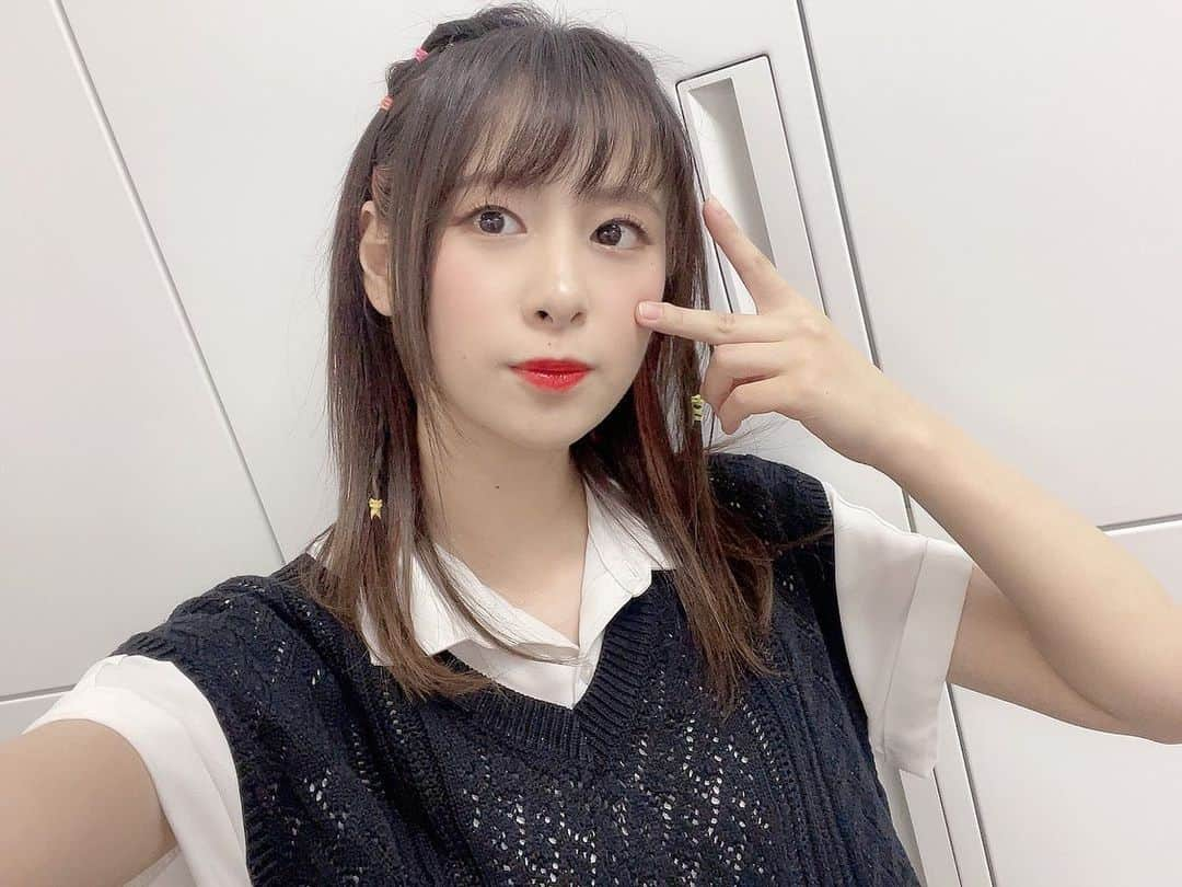 前田佳織里さんのインスタグラム写真 - (前田佳織里Instagram)「生放送ありがとうございました！ ✨ 今日はメイクさんがこんな髪型にしてくれたよ😎 かなこパイセンとも一緒で楽しかったー！！✨ やっぱゲームは最高ですね！  #電撃ゲームライブ #ゲーム配信 #インナーカラー #ヘアアレンジ」9月28日 23時46分 - maedakaori_official