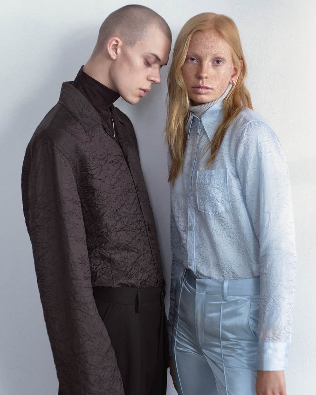 フィリッパコーのインスタグラム：「@antematz wears the Filippa K AW23 Crinkled Resort Shirt with the Wide Wool Trousers and @selmapaulsen_ wears the Crinkle Shirt, Slim Trousers and Chenille Turtleneck Sweater as well as the Corduroy Jacket and Corduroy Bootcut Trousers. Available to shop in store and at filippa-k.com.  Photographed by @timothyschaumburg Styled by @ondineazoulay Make-up by @_georginagraham_ Hair by @ramoneyluv Set design by @florinemilie Models @antematz @selmapaulsen_」