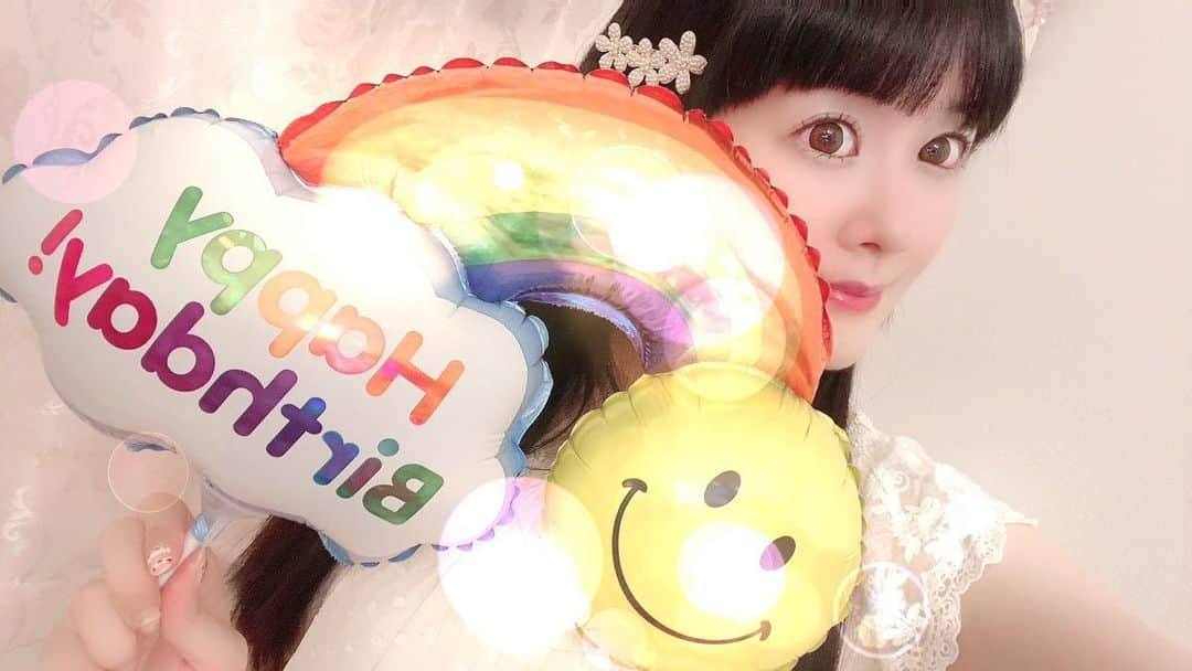 狩野茉莉さんのインスタグラム写真 - (狩野茉莉Instagram)「9月29日！今年もお誕生日がやってきた！🤩この間初めて1人で映画観に行ったよ！歳重ねる前に新しい経験ができてよかった！前に1人で海外旅行、1人でバー、1人でラーメン屋さんにも行ったからもう悔いはない！笑　新しい歳もワクワクの一年にしたいな！29日の今夜はみんなでパーティー！🥳💃💃✨  #誕生日 #9月29日」9月29日 0時00分 - marimari_kano