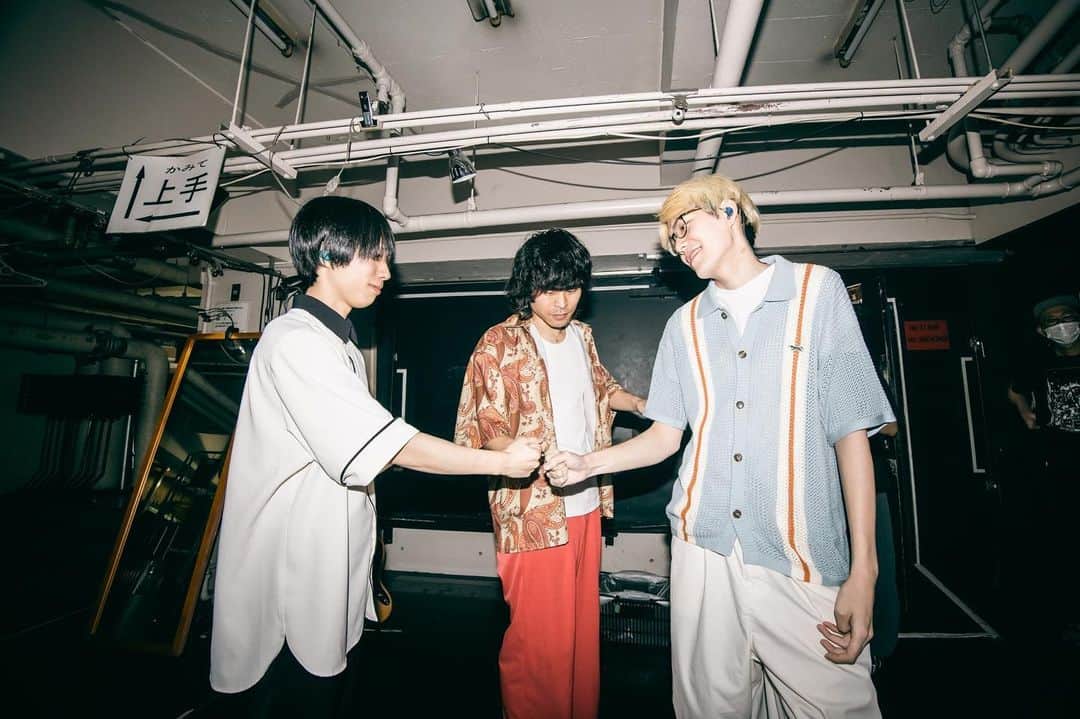 おいしくるメロンパンのインスタグラム：「. ＼ ㊗️8th Anniversary🎉／   9月29日は、  🎊🎂おいしくるメロンパン結成記念日🎂🎊  おかげさまで本日結成8周年を迎えました🐠 いつも応援ありがとうございます🚩  これからもおいしくるメロンパンを、そして本日スタートの「answer tour - 結ぶリボンの方程式 -」もよろしくお願いします✨  #おいしくるメロンパン  #結成8周年」