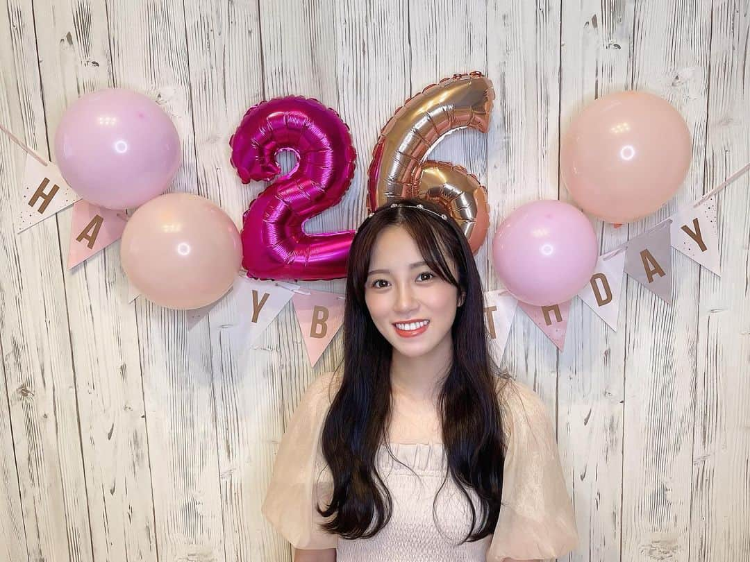 飯野雅のインスタグラム：「私事ではありますが 本日、9月29日… 26歳のお誕生日を迎えました💐🎂  いつもいつも皆様ありがとうございます！ 感謝してます🤍  26歳の一年はいい意味で無理なく 毎日ステップアップできるように頑張っていきたいと思います✨  これからもよろしくね☺️💐  2023.9.29 飯野雅より」