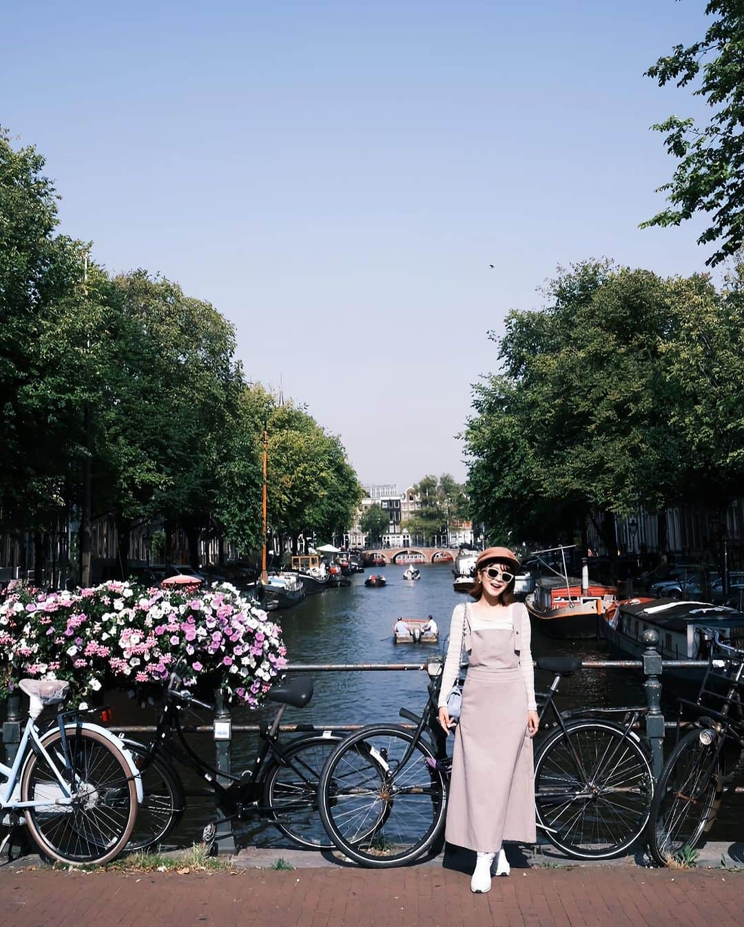 郭圈圈のインスタグラム：「🇳🇱Amsterdam 1 day tour 轉機之旅😆這天走了2萬多步⋯真的腿快斷😂 - #lea_outfit  @marule.official ✨✨ . . . . #amsterdam #lea_europe #leainamsterdam #圈圈去荷蘭 #amsterdamcity #amsterdamtrip #fujifilmx100v#阿姆斯特丹」