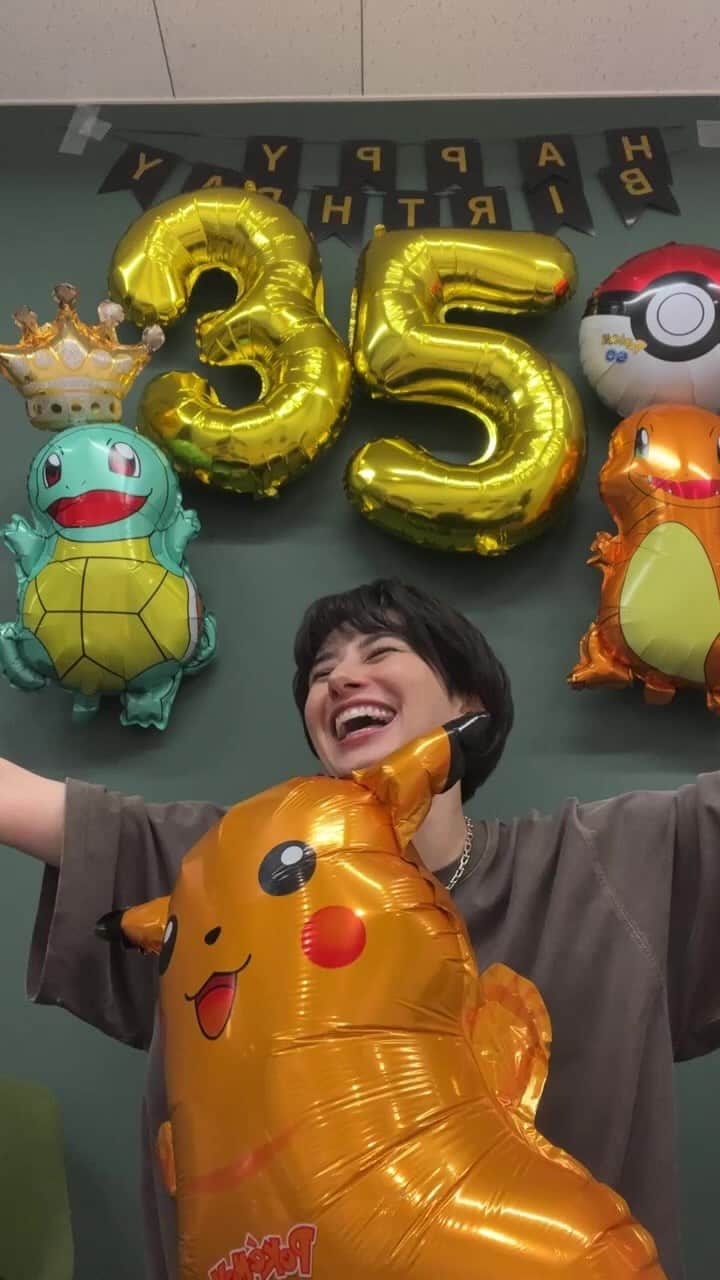 ホラン千秋のインスタグラム：「_ フォロワー20万人達成記念&誕生日インスタライブ🎂🎉」