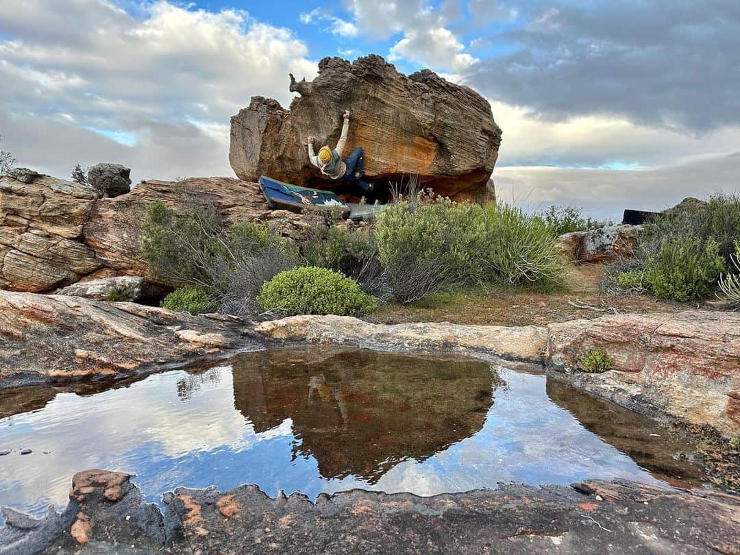 フレッド・二コルのインスタグラム：「Missing those landscapes, the rocks and my friends! #climbingshoestest #climbingshoesdesign #bouldering #E9crashpadstest picture by @savetheearth」