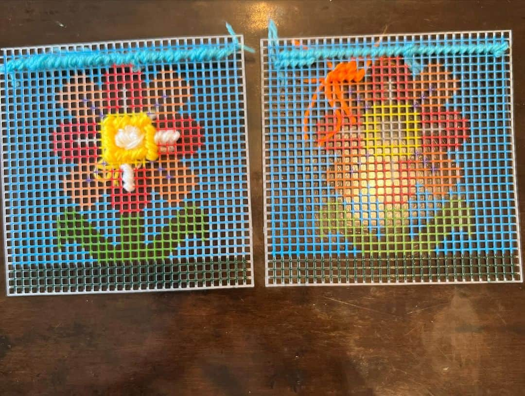 ショーン・ヘイズさんのインスタグラム写真 - (ショーン・ヘイズInstagram)「To try and incorporate some relaxing activity in our lives, Scotty and I tried needlepoint.  For 5 year olds.  Still couldn’t do it.  I give up.」9月29日 0時25分 - seanhayes