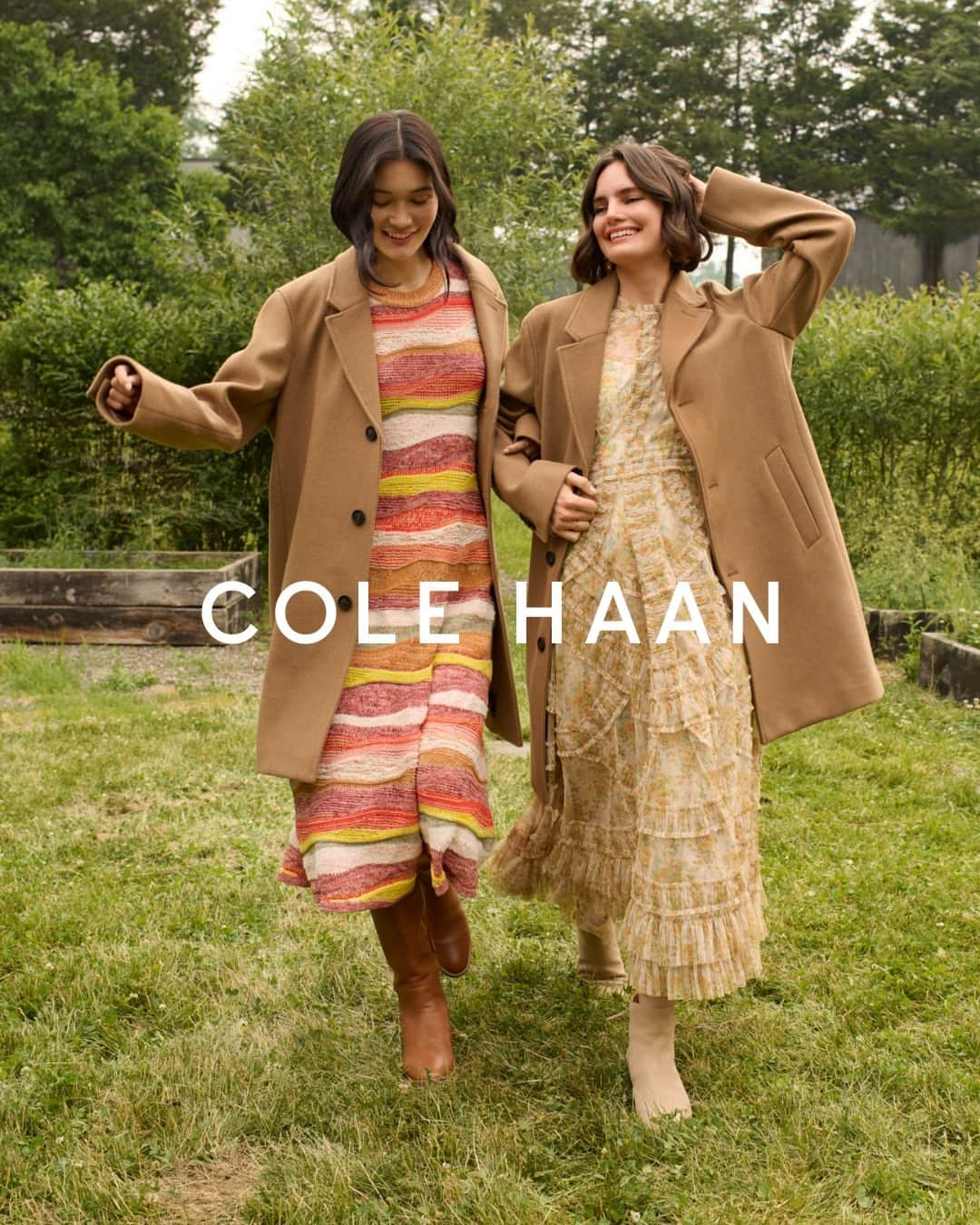 Cole Haanさんのインスタグラム写真 - (Cole HaanInstagram)「A layered life.  Time to layer up your look with new topcoats and jackets.」9月29日 0時18分 - colehaan