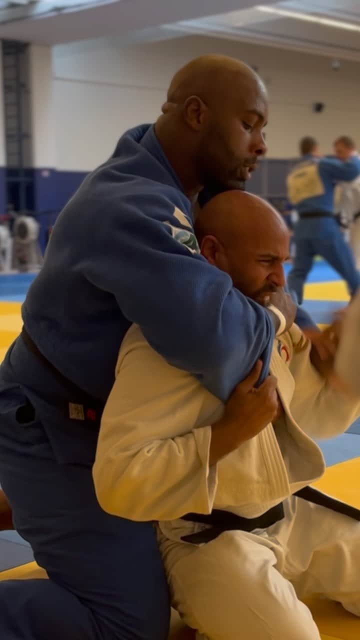 テディ・リネールのインスタグラム：「KEEP PUSHING 🔥👊🏾🔋」