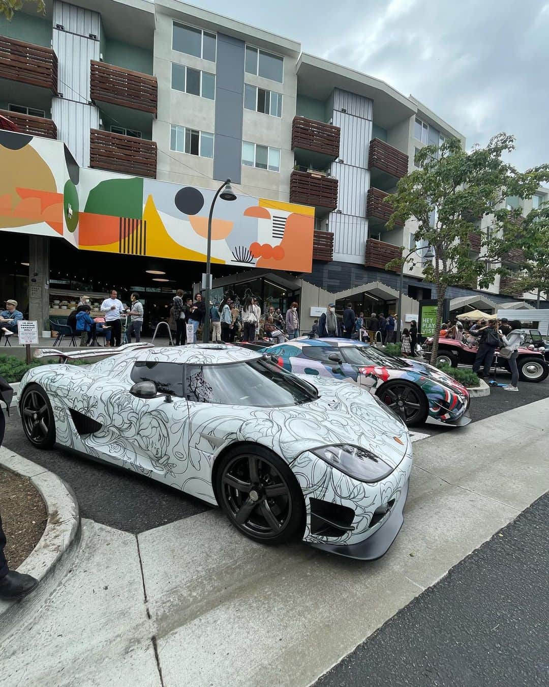 ジェームス・ジーンさんのインスタグラム写真 - (ジェームス・ジーンInstagram)「Would you like a chance to win a limited poster and two Leens customs pins from our 2021 James Jean Fastest Art Cars  campaign? Here's the scoop: In 2021, we had the incredible opportunity to collaborate with renowned artist @jamesjeanart , who adorned Ruthie, the world record car, and Big Brother CCX with his original artwork.  What was originally intended as a one-month display turned into a year-long project, generating significant awareness for the @festivalofchildrenfoundation  Today, we want to highlight two remarkable organizations with important causes: 1. @festivalofautomobiles is organizing an event on October 21st to raise funds for the widows of firefighters, featuring their first annual car show. 2. Savour  is actively fighting hunger issues through their limited products. To support these worthy causes, we are giving away a very limited artist proof poster of the James Jean art cars created by @leenscustoms for Collectors Club along with exclusive custom pins from the 2021 campaign that are very limited. All you have to do is follow @festivalofautomobiles and request a follow at @savoureyewear . The winner will be announced on 10/21. Also, make sure to keep following them for more updates on how to win a piece of the actual wrap that @wraplegends used for the record car campaign. . Images: 1. @jamesjeanart at home with Ruthie and Big Brother. 2. Ruthie and Big Brother @ancillarystudios  3. Worlds fastest art cars @ancillarystudios  4. Worlds fastest art cars at @periodcorrect  5. Jerome from @wraplegends promoting Big Brother at @hotwheelsofficial . 5. Will from @wraplegends going live with Collectors Club and @leencustoms promoting the Art cars.」9月29日 0時31分 - jamesjeanart