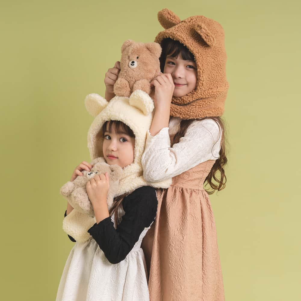 最新トレンド子供服 〝URBAN CHERRY〟さんのインスタグラム写真 - (最新トレンド子供服 〝URBAN CHERRY〟Instagram)「URBAN CHERRY 2023 winter collection 【“fluffy”シリーズ】  ふわふわあたたかくて心地よいボア素材が可愛い URBAN CHERRYオリジナルのフラッフィーシリーズが登場♪ ヴィンテージライクなラテカラーやくまさんモチーフで癒しをお届け🧸💞 おしゃれを楽しみながら寒さからも守ってくれる冬のマストアイテム揃いです🤍  ボアアウターとトップスZOZOTOWNで先行予約受付中🫣 公式サイトは10/3(火)販売START!! 迷ったらお気に入り♡マークでチェックをお忘れなく💌 💭  ━━━━━━━━━━━━━━━  ✔投稿を保存して最新情報の解禁をお待ちください♥︎  #urbancherry #アーバンチェリー #キッズコーデ #キッズファッション #子供服 #子供のいる暮らし #小学生コーデ #小学生ママ #女の子ママ #男の子ママ #女の子コーデ #女の子ママと繋がりたい #むすめふく」9月29日 6時00分 - urbancherry_