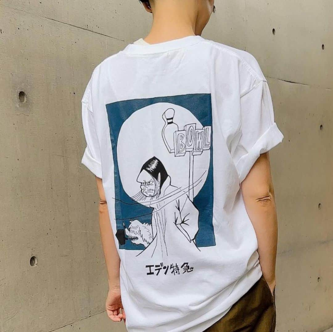 花井祐介のインスタグラム：「GREAT3の新作Tシャツのグラフィック描きました。 名曲「エデン特急」を聴きながら描きましたよ。  「いつもより月が大きな夜に どこか遠い街のボウリング場で たったひとりでプレイして それからどこかへ消えてしまった  “こんな毎日も意味があるかもしれない” “何も無駄じゃなく 誰も間違ってなく”  悲しみも願いも全てがどうでもよくなる時 失うことは恐くないその手を差し出す夜」  9/29の渋谷、10/5のコットンクラブでのLIVEで発売開始です！みなさま是非。 LIVEのチケットは売り切れキャンセル待ちですが、明人さん次第でオンライン受注あるかも？ 明人さんのXを要チェックです！ @chocolatandakito」