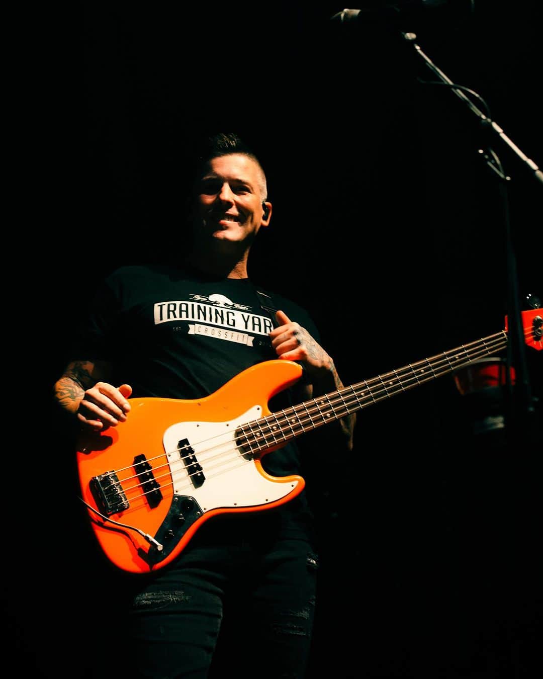 ザッキー・ヴェンジェンスのインスタグラム：「All smiles over here 😊 Thanks for and epic show last night. Orlando you’re up 🤙 #atlanta #georgia #alltimelow #bass #smile 📸 @salmabustos」