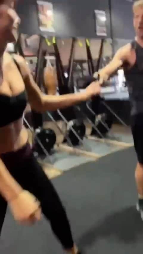 ブリトニー・ワードのインスタグラム：「Rise and Grind 🥊🥊🥊」
