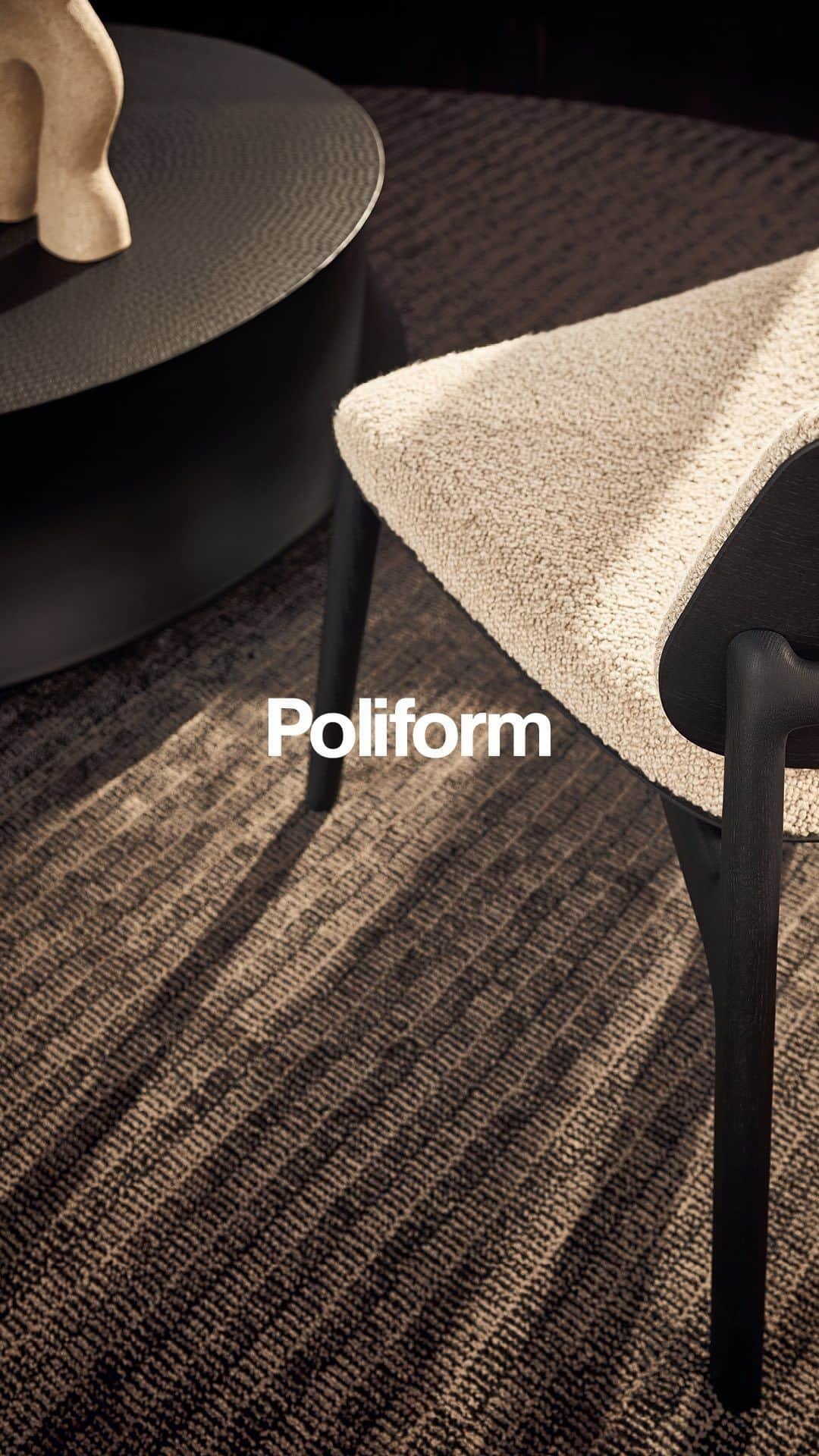 Poliform|Varennaのインスタグラム：「Complements and accessories that combine elegance, utility and comfort create a harmonious and exclusive space that invites to relax. Discover the whole Poliform collection on poliform.com. #poliform #design #madeinitaly #home #homedesign #livingroom #poliformhome #poliformnews #poliformnovelties #poliformnewcollection #poliformlivingroom #poliformlivingcollection #poliformcurvearmchair #poliformcurve #curvearmchair #poliformlifestyle #poliformarmchair #poliformcoffeetable #poliformsoori」