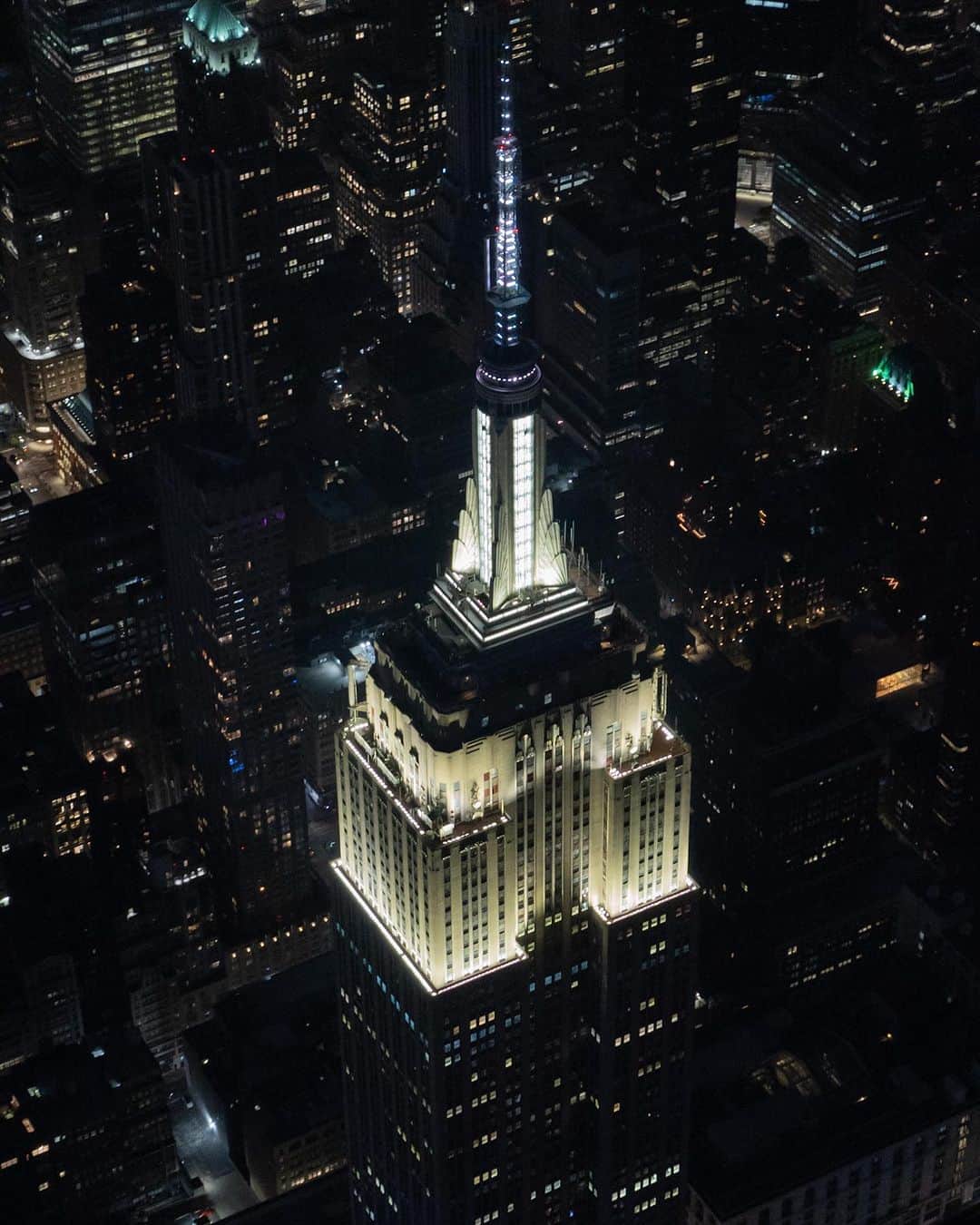 nyonairさんのインスタグラム写真 - (nyonairInstagram)「Bright Lights… Big City!✨😍   #nyonair #newyork #nyc #photography #helicopter #view」9月29日 0時59分 - nyonair