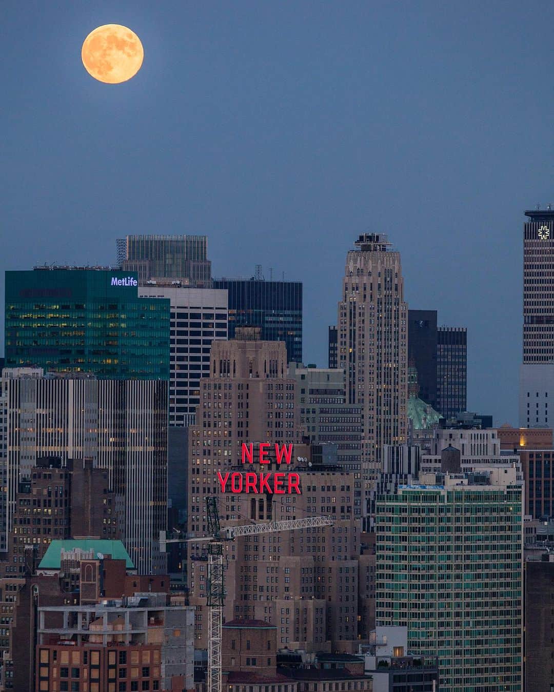 nyonairさんのインスタグラム写真 - (nyonairInstagram)「Bright Lights… Big City!✨😍   #nyonair #newyork #nyc #photography #helicopter #view」9月29日 0時59分 - nyonair