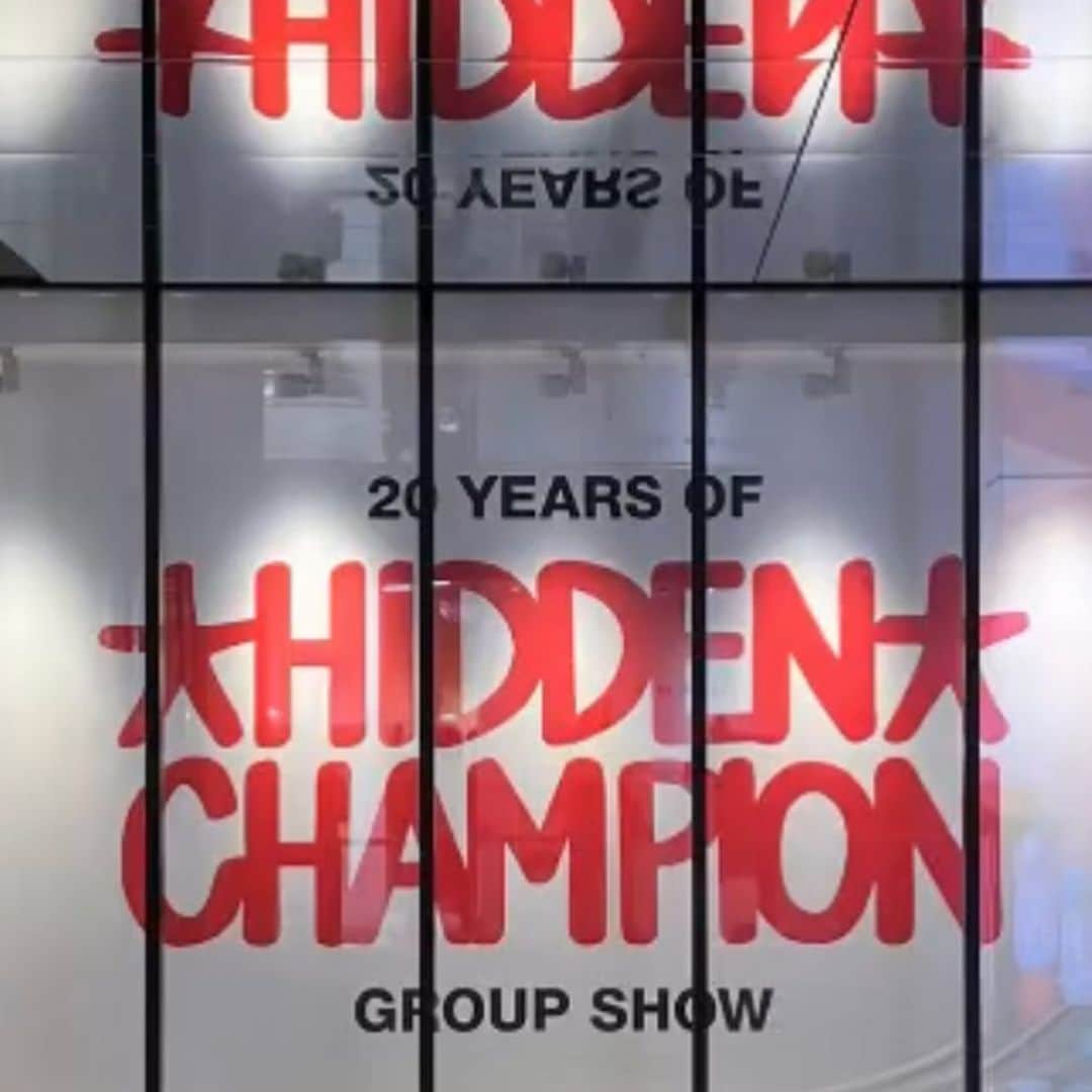 花井祐介さんのインスタグラム写真 - (花井祐介Instagram)「HIDDEN CHAMPION 20th Anniversary Group showに参加しています。 @hidden_champion @maz_hidden おめでとうございます！ 20年間国内外のストリートカルチャーを発信し続けるのはものすごい事！ その一部になれて光栄です🙏  この絵はGreat3の曲“エデン特急”を聴きながらGreat3のTシャツ用に描いたのだけど、気に入ったのでキャンバスに描き直しました。今日9/29と10/5のGreat3のLIVE前に展示会場のSAIに是非！ 隣がバリーさんで嬉しい🙏」9月29日 0時59分 - hanaiyusuke