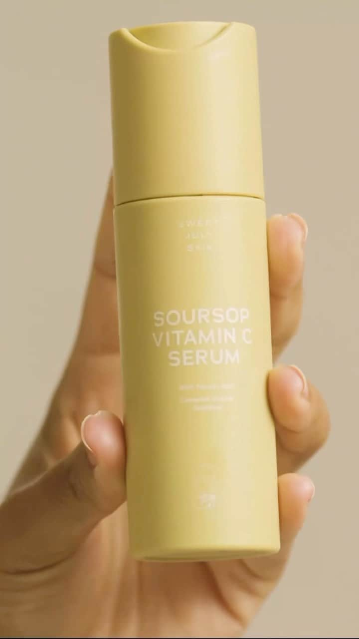 エイヨシャ・カレーのインスタグラム：「Beyond excited to announce our new @Sweetjulyskin Soursop Vitamin C Serum. This incredible product features a powerful combo of antioxidant-rich soursop, ferulic acid and green tea extract. Your skin deserves the best, and this serum is here to deliver just that!!   Shop now on sweetjulyskin.com @Amazon and @ThirteenLune. ✨」