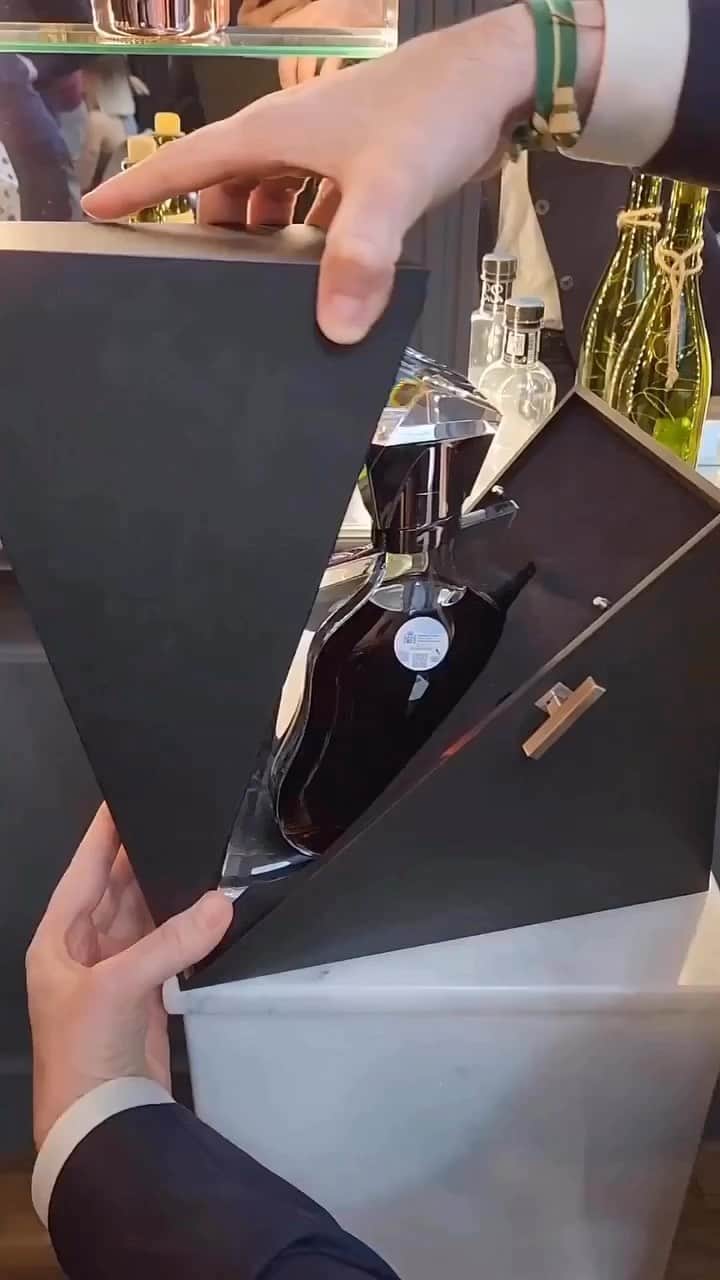 The Luxury Lifestyle Magazineのインスタグラム：「Richard Hennessy bottle that is accessed with two secret keys! 🥃  Tag someone who needs this 👇  Video: @the_ambassador_mhe」