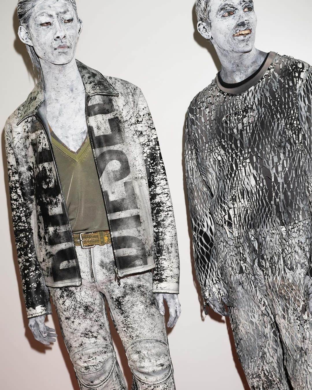 ディーゼルのインスタグラム：「The D-tails.   Discover all the looks from Creative Director @glennmartens #DieselSS24 Runway Show. Hyper distressed and destroyed denim. New applications of the Diesel logo on clothes, shoes, bags and more.    See the link in bio for the full lineup.   #ForSuccessfulLiving」