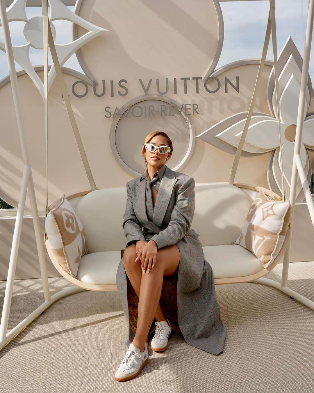 ジョーディン・ウッズさんのインスタグラム写真 - (ジョーディン・ウッズInstagram)「an incredible birthday surprise from @louisvuitton & @la.mia03 🥲🤍 I guess it’s my birthday all month 🥳」9月29日 1時44分 - jordynwoods