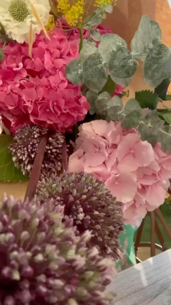 アビゲイル・スペンサーのインスタグラム：「Thursday is for flowers 💐 & throwbacks」