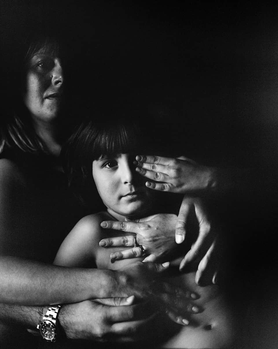 Magnum Photosのインスタグラム：「@oliviarthur's work is currently showing at @mattatoio as part of a group exhibition exploring the city of Rome 🇮🇹⁠ ⁠ Her series Skin of Rome, commissioned by the city of Rome in 2020 and 2021 during Covid lockdowns, explores themes of touch, intimacy and gesture during a time of restricted physical interaction.⁠ ⁠ In the artist statement, Arthur says: "Rome is a place where physical closeness is a part of being alive. Frantic gestures, grasped arms in conversations, hands clasped in prayer, arms round shoulders: touch, whether friendly or aggressive, intimate or healing, is an essential part of the fabric of the city." ⁠ ⁠ The exhibition is showing until November 19. ⁠ ⁠ 🔗 Tap the link in the @magnumphotos bio to learn more.⁠ ⁠ PHOTOS: Skin of Rome. Italy. 2023. ⁠ ⁠ © Olivia Arthur / Magnum Photos」