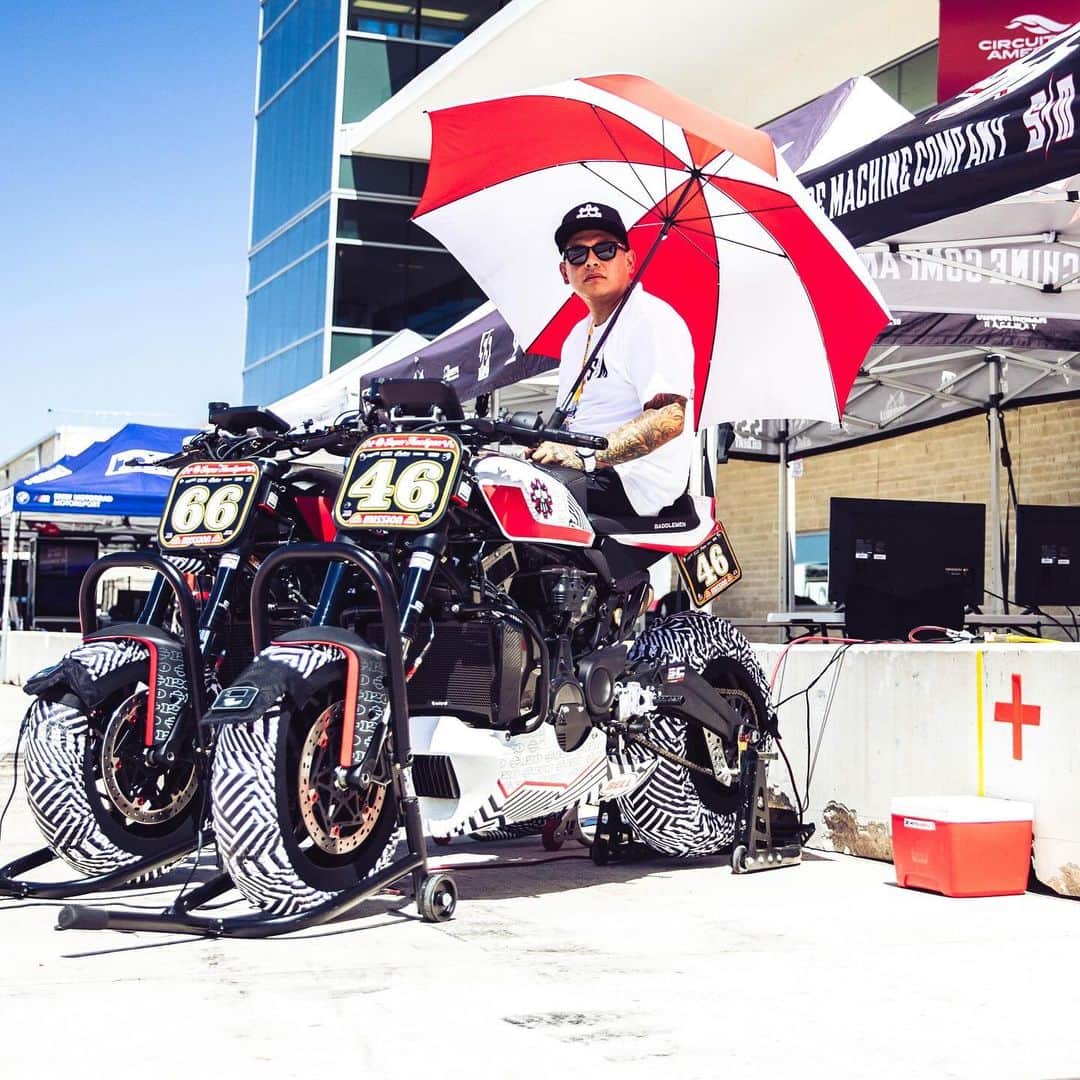 Harley-Davidsonさんのインスタグラム写真 - (Harley-DavidsonInstagram)「Brothers Shaun and Aaron Guardado of @SMCO designed and customized a pair of purpose-built 2023 Pan Americas for road racing on @MotoAmerica’s Super Hooligans circuit.​」9月29日 1時58分 - harleydavidson