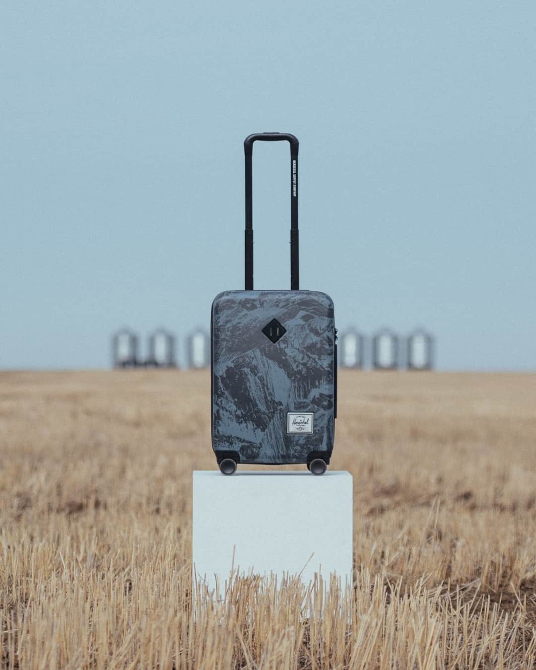 ハーシェルのインスタグラム：「Hit the road. ⁠ ⁠ #PutYourselfOutThere #WellTravelled」