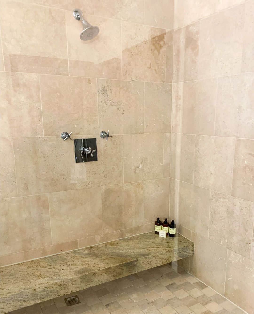 C.O. Bigelowさんのインスタグラム写真 - (C.O. BigelowInstagram)「🌟 Exciting News 🌟 Honored to announce that C.O. Bigelow amenities are now gracing the suites at @sunsetmarquis! 🌇Experience the epitome of indulgence during your stay with our premium products for an unforgettable experience. ✨🛁 ⁠ ⁠ Drawing parallels with C.O. Bigelow's remarkable 150-year legacy, the Sunset Marquis stands as a haven for creators, innovators, and dreamers for generations. 🤩 Both institutions have woven themselves into the fabric of their respective worlds, leaving an indelible mark on history! 🌟🕰️」9月29日 2時01分 - cobigelow