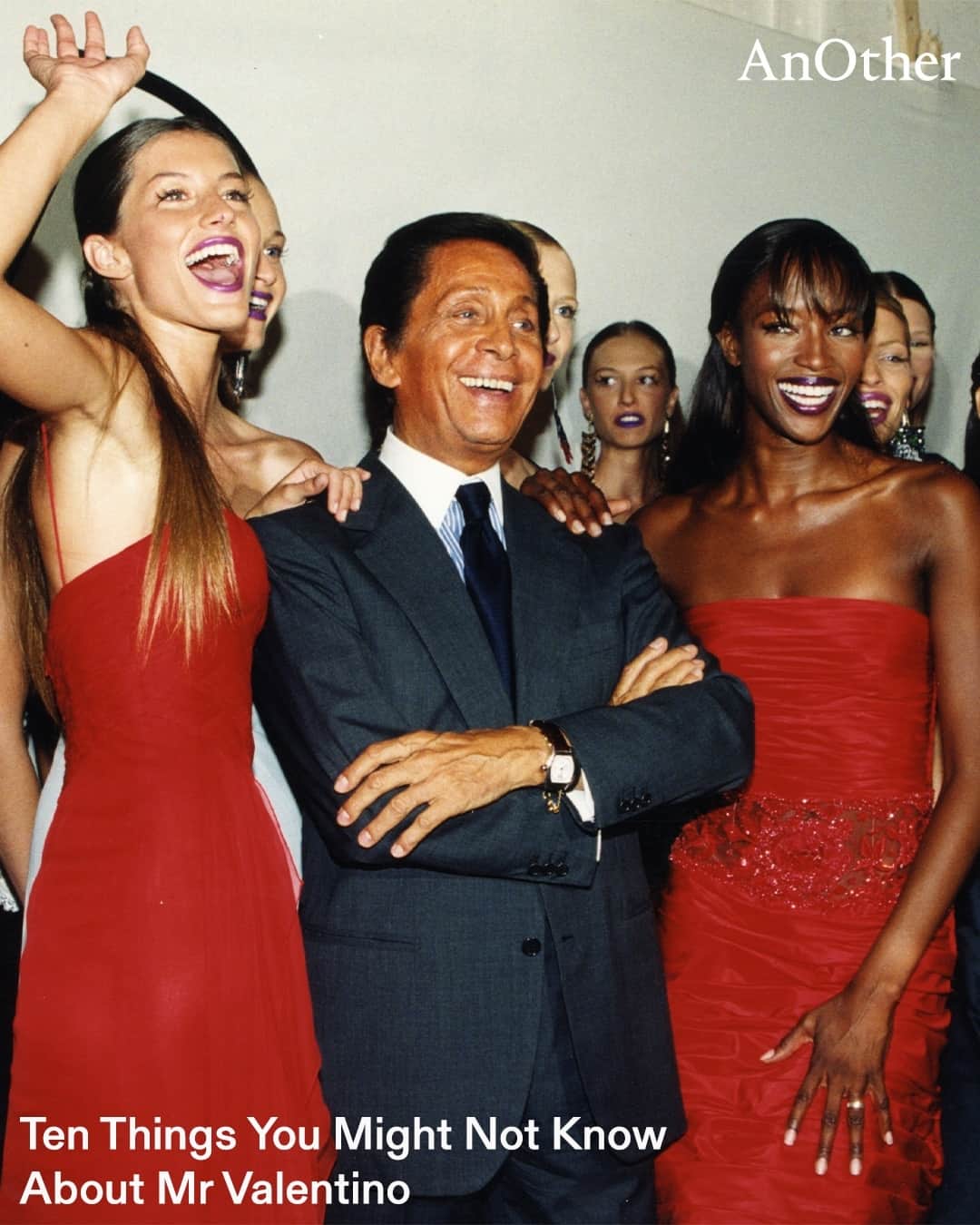 AnOther Magazineのインスタグラム：「Did you know there is a @realmrvalentino impostor roaming the streets of Italy? 👀⁠ ⁠ “It’s a nightmare,” his partner, @giancarlogiammetti, has said. This impostor has also managed to gatecrash several shows and gain access to the runway, telling the models that their walks were terrible in front of a scathing Anna Wintour. ⁠ ⁠ Following the news that Valentino Garavani is to be honoured with The Outstanding Achievement Award at The Fashion Awards 2023, we present a selection of little-known facts about the life of the Italian fashion legend. See the full list at the link in bio 📲⁠ ⁠ 📸 Mr Valentino Garavani, courtesy of @maisonvalentino」