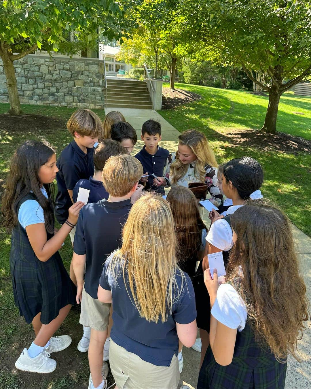 サッシャ・ディギーリアンのインスタグラム：「A full circle highlight of my book tour came with this visit to @potomacschool yesterday during my stop in DC. I went to Potomac K-12 and I credit so much of my early trajectory within sport, business, and writing, with having the privilege to such a wonderful early education. In my memoir, I talk about my experiences here - navigating this feeling of “otherness” that was innately a part of my early days in climbing as well as while at school - to balancing the rigor of academics with a fervor to compete and push myself internationally at a young age. My experience at Potomac catalyzed my interest to stand on the board of wonderful organizations like @ascendathletics due to their commitment to promote girls and young women as agents of peace and positive change.  2- Tremblant, QC 1999 3- Kindergarten 4- @triplecrownbouldering」