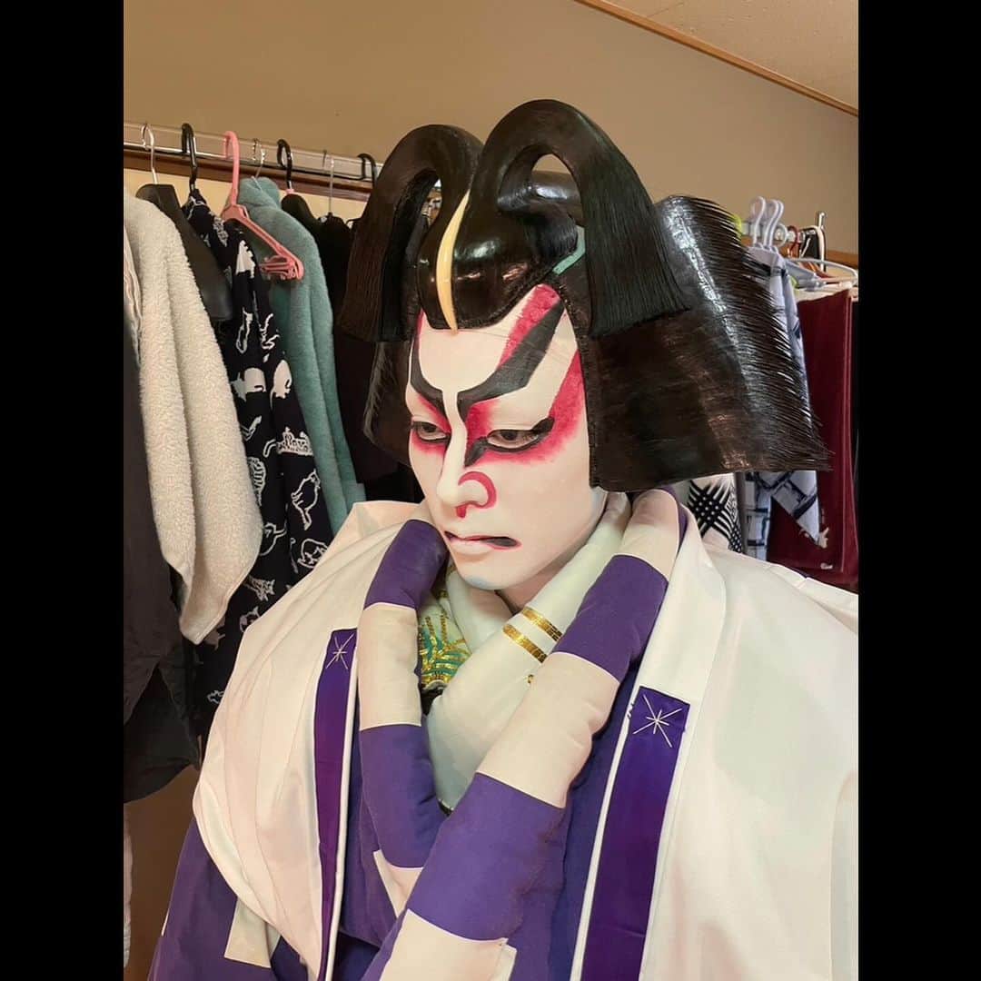 市川染五郎のインスタグラム：「第39回俳優祭 「車引」の松王丸を勤め、オリジナルTシャツのデザインを担当しました。 ご来場いただいた皆さまありがとうございました。 #俳優祭39  #市川染五郎 #SomegoroIchikawa」