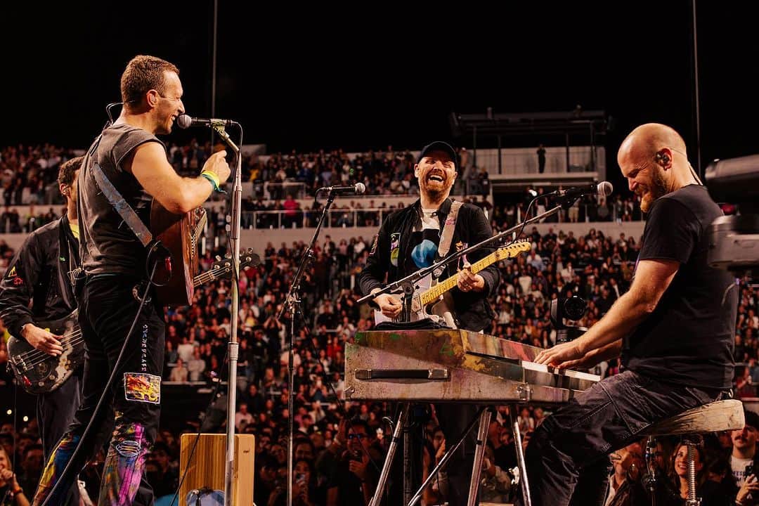 Coldplayのインスタグラム：「Show #111, San Diego, CA  📷 @annaleemedia   #ColdplaySanDiego #Coldplay #MusicOfTheSpheresWorldTour」